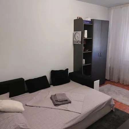 Studio * Boekarest